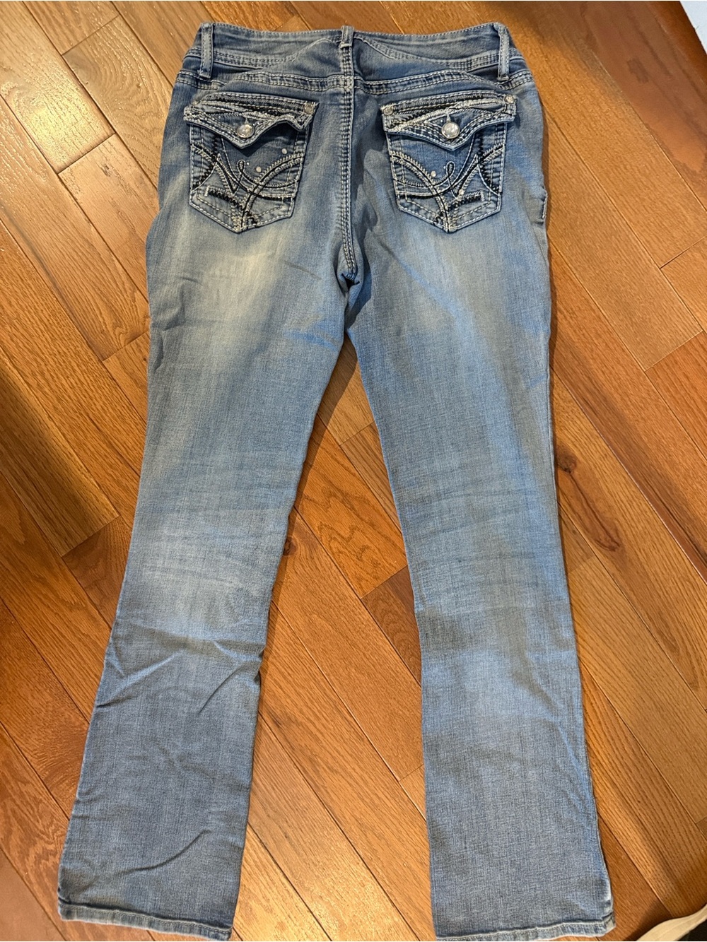 2 pairs Apt. 9 Women's Embellished Back-Pocket Blue Denim Jeans - Picture 3 of 8